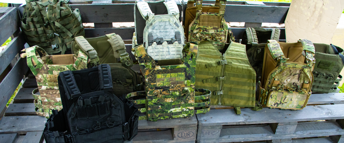 Plate Carrier taisteluliivit R.A.T. GEAR verkkokaupassa. Plate Carrier combat vests in R.A.T. GEAR online store.