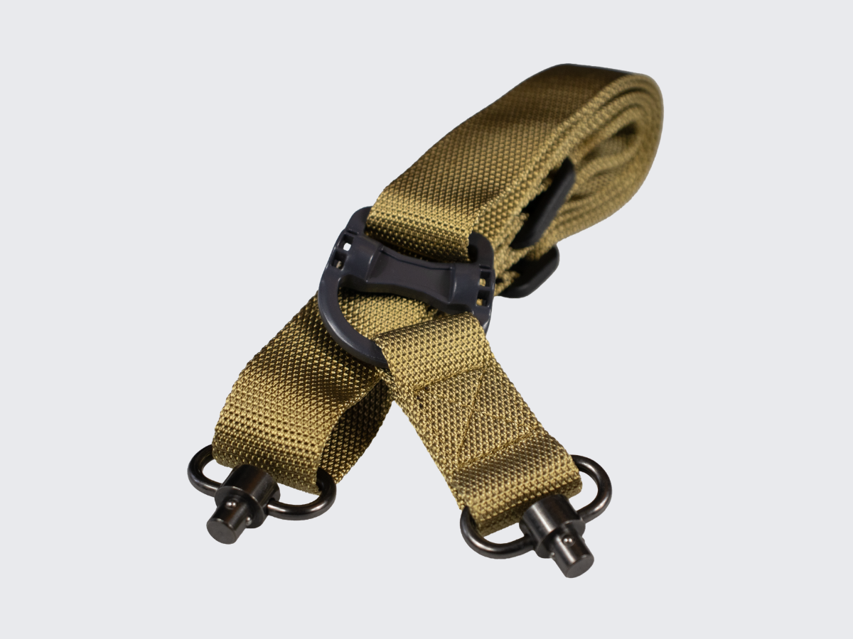 Tan värinen asehihna kiväärille 1-piste tai 2-piste kiinnityksellä, pituuden pikasäädöllä ja molempien päiden pikalukituksella toiminnallisen ammunnan ja metsästyksen harrastajille. Tan color rifle sling with both 1-point and 2-point attachment, with quick length adjustment and quick locking on both ends for functional shooting and hunting enthusiasts.