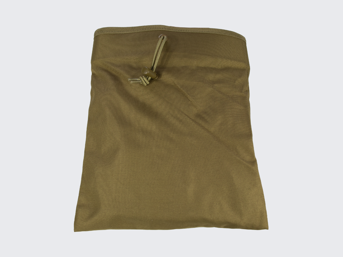 Kevyt ja kestävä, polyesteristä valmistettu coyote värinen MIL-TECin dumppipussi ampumaradalle tai metsälle. Lightweight and durable coyote color dump pouch by MIL-TEC® for the shooting range or hunting.