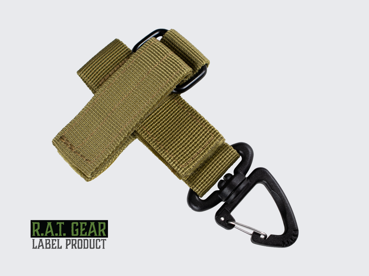 Kätevä Tan värinen MOLLE- ja PALS-yhteensopiva hansikaspidike reppuun tai varustevyölle. Handy Tan colored MOLLE and PALS compatible glove holder for backpack or equipment belt.