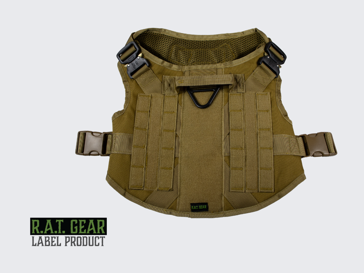 Taktiset hiekan väriset Heavy Duty koiran valjaat monipuolisilla säädöillä. Tactical tan colored Heavy Duty dog harness with multiple adjustments.
