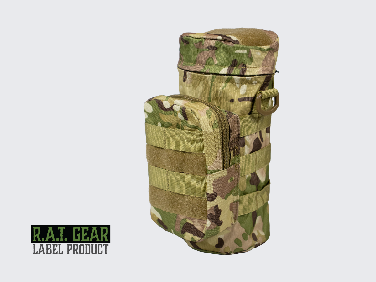 Camo kuvioinen kahden litran juomapullotasku neppareilla ja molle-kiinnityksellä pals-nauhoitukseen ja joka sopii erilaisiin kantolaitteisiin ja ulkoiluvarusteisiin. Camo pattern 2 liter tactical water bottle pouch with MOLLE snap fasteners to PALS lining.