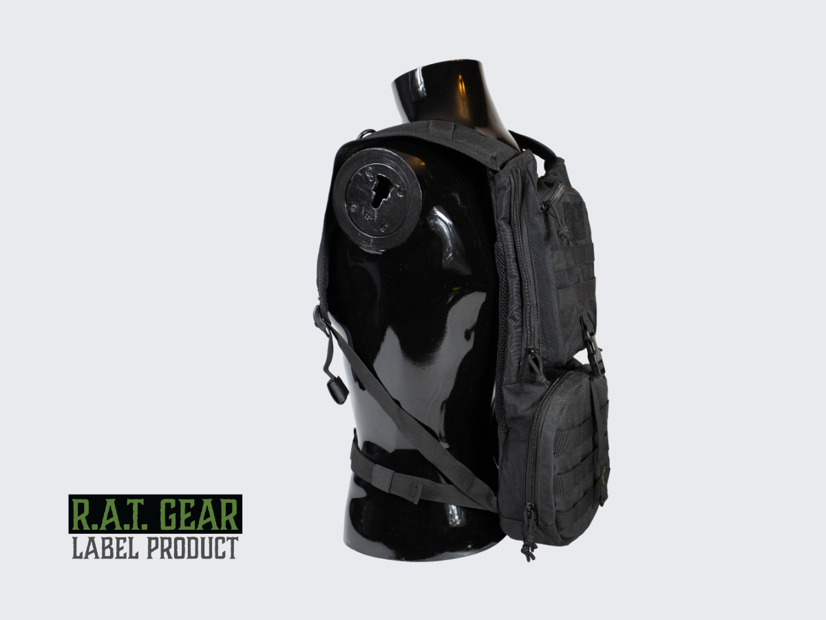Monipuolinen musta Juomareppu HYDRA 2.5 kaikille luonnossa liikkuville ja urheileville ihmisille. Versatile black Hydration backpack HYDRA 2.5 for all people who move in nature and do sports.