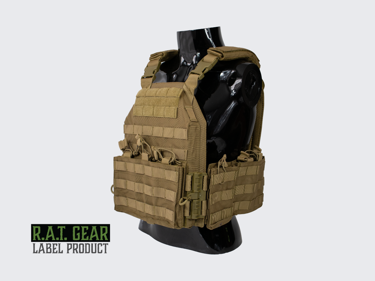Monipuoliset ja kestävät MOLLE ja PALS yhteensopivat Plate Carrier VT-3 hiekan väriset taisteluliivit. Versatile and durable MOLLE and PALS compatible Plate Carrier VT-3 tan colored combat vest.