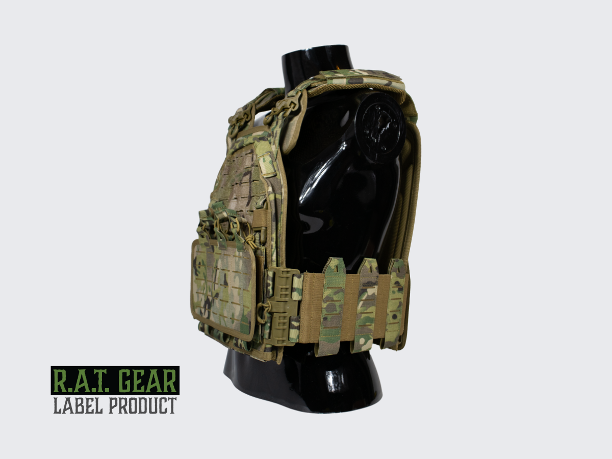 Monipuoliset ja kestävät MOLLE ja PALS yhteensopivat Camo kuvioiset Plate Carrier VT-A taisteluliivit. Versatile and durable MOLLE and PALS compatible Camo pettern Plate Carrier VT-A combat vest.