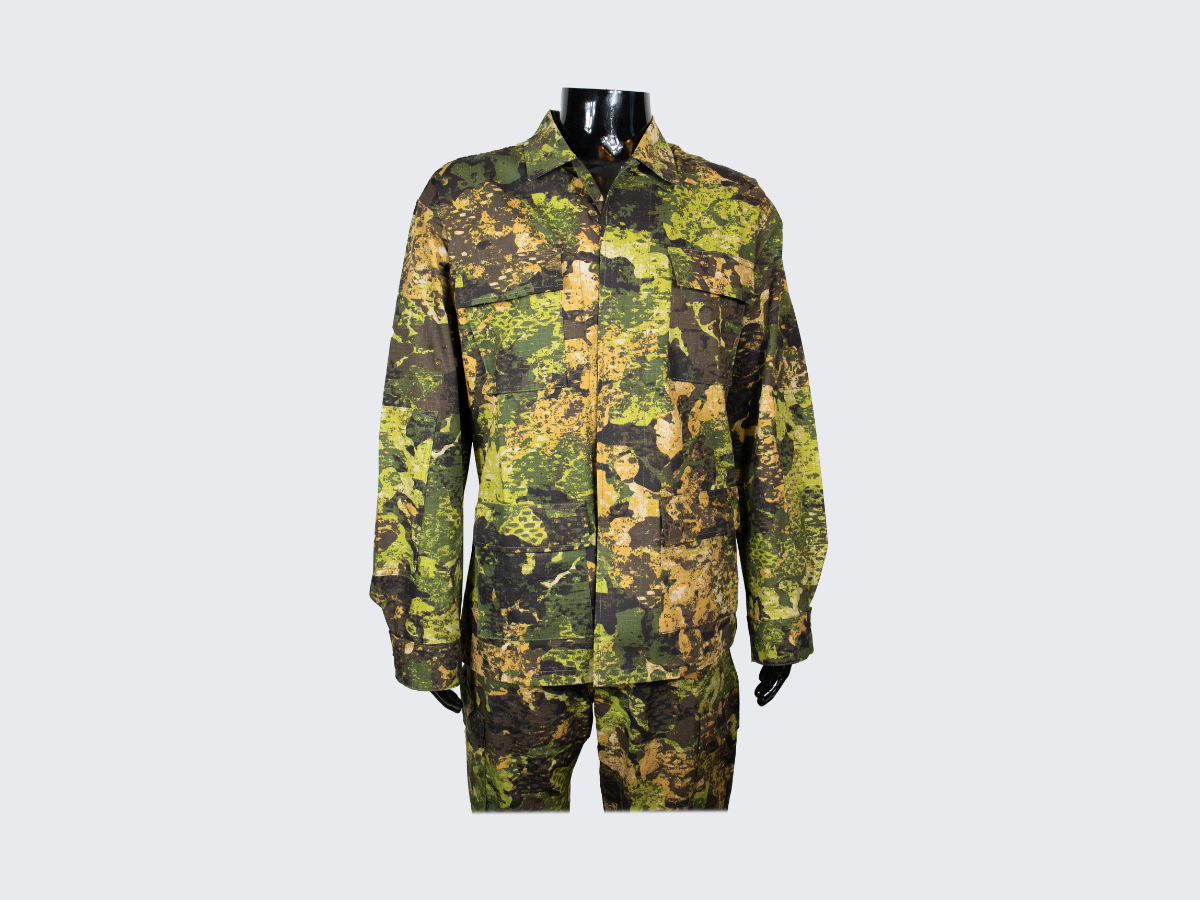 Taktinen Kenttätakki modernilla Phantomleaf®in WASP I Z3A kuviolla ja neljällä taskulla. Tactical Field Jacket with modern Phantomleaf® WASP I Z3A pattern and four pockets.
