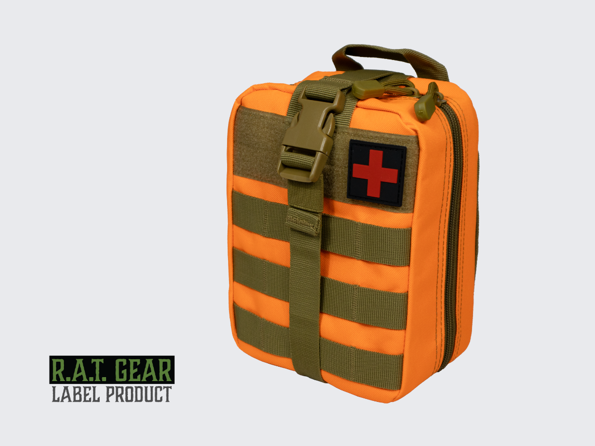 Kirkkaan oranssi taktinen MOLLE ensiapulaukku tärkeimmille ensiaputarvikkeille joita tulet ikinä tarvitsemaan. Bright orange tactical MOLLE First Aid Bag for the most important first aid supplies you will ever need.