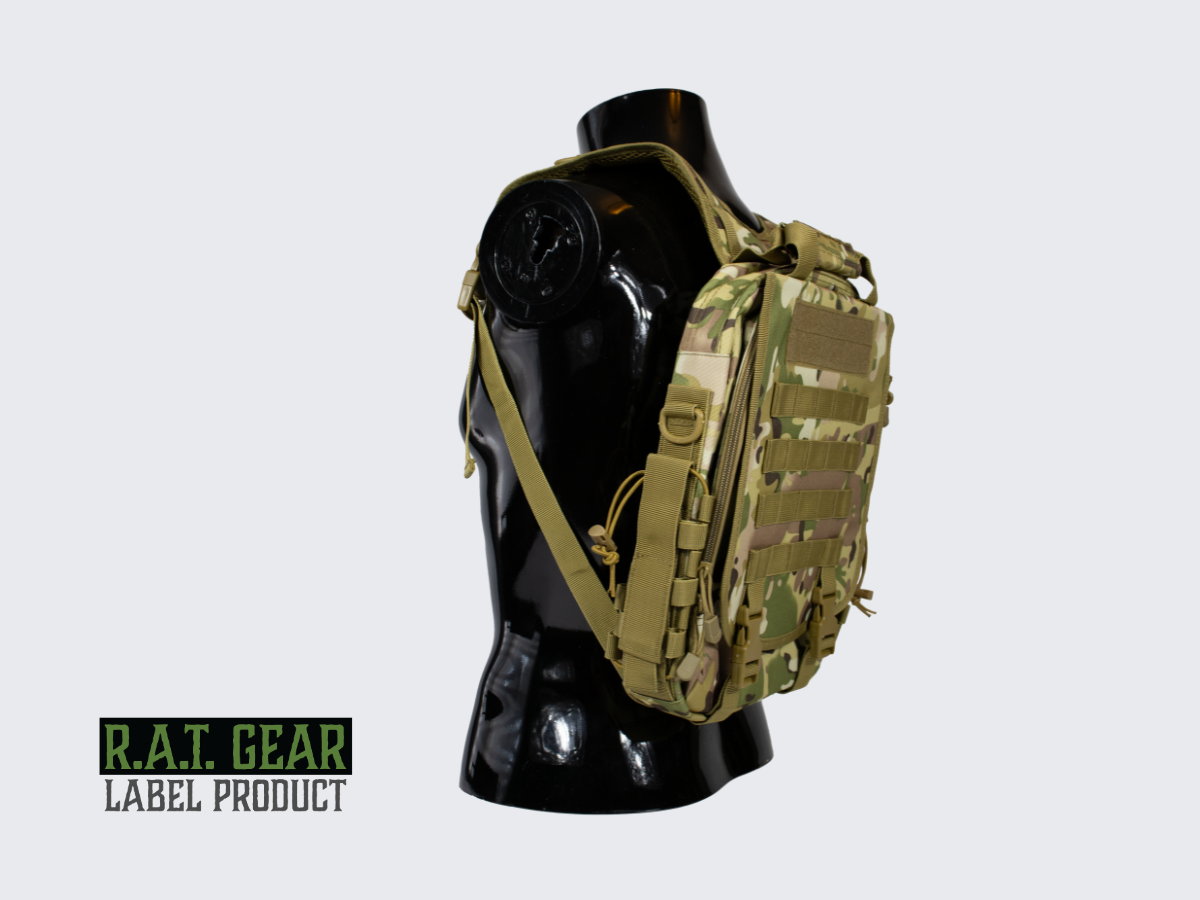 Monipuolinen taktinen pehmustettu Camo kuvioinen läppärireppu / tietokonelaukku. Versatile tactical padded Camo pattern laptop backpack / computer bag.