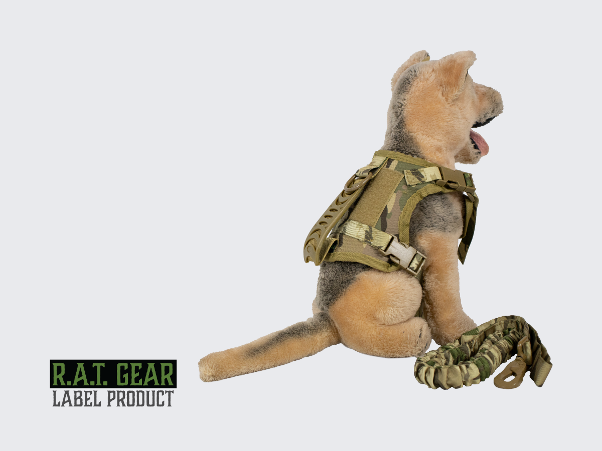 Camo kuvioiset taktiset kissan tai pienen koiran valjaat. Camo patterned tactical cat or small dog harness.