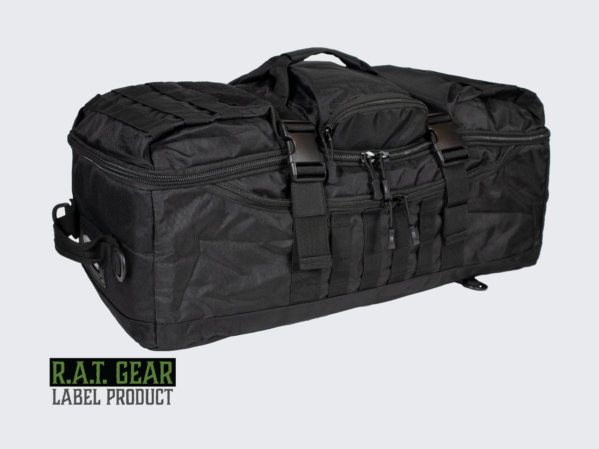 Musta monipuolinen ja muunneltava treenikassi / reppu. Svart, mångsidig och anpassningsbar träningsväska / ryggsäck. Black versatile and customizable training bag / backpack.