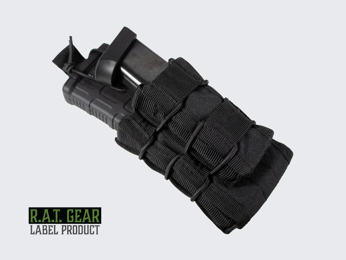 Musta nylonista valmistettu lipastasku kiväärin ja pistoolin lippaalle kiristysnarulla. Black nylon magazine pouch for rifle and pistol magazines with drawstring.