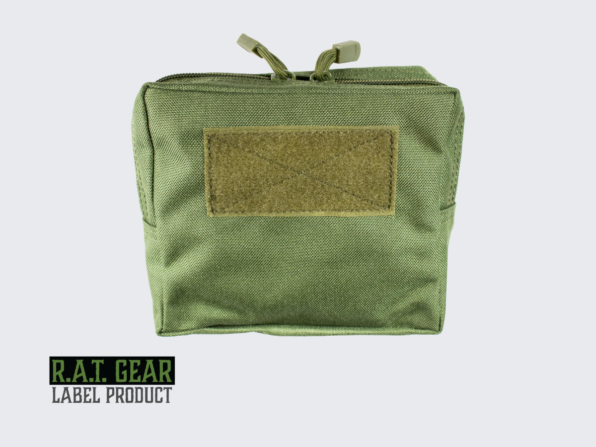 Vihreä varustetasku RG-14. Kiinnitys helposti ja nopeasti PALS-nauhoitukseen kahdella MOLLE-hihnalla. Green tactical pouch RG-14. Easy and quick attachment to PALS strapping with two MOLLE straps.