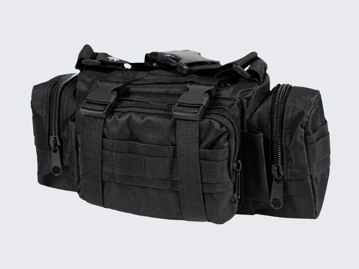 Kevyt ja pieneen tilaan mahtuva musta vyölaukku / olkalaukku / varustetasku. En lätt och kompakt svart midjeväska / axelväska / utrustningsficka. A lightweight and compact black waist bag / shoulder bag / tactical pouch.