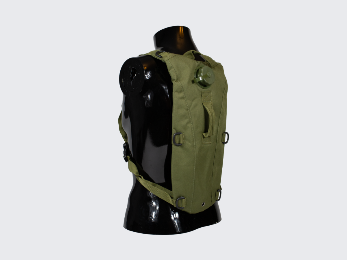 Kevyt, hinta / laatusuhteeltaan erinomainen vihreä Juomareppu TANK 2.5 retkeilyyn ja harrastuksiin 2,5 litran juomarakolla. Lightweight, excellent price/quality ratio green hydration backpack TANK 2.5 for camping and hobbies with 2,5 liter water bladder.
