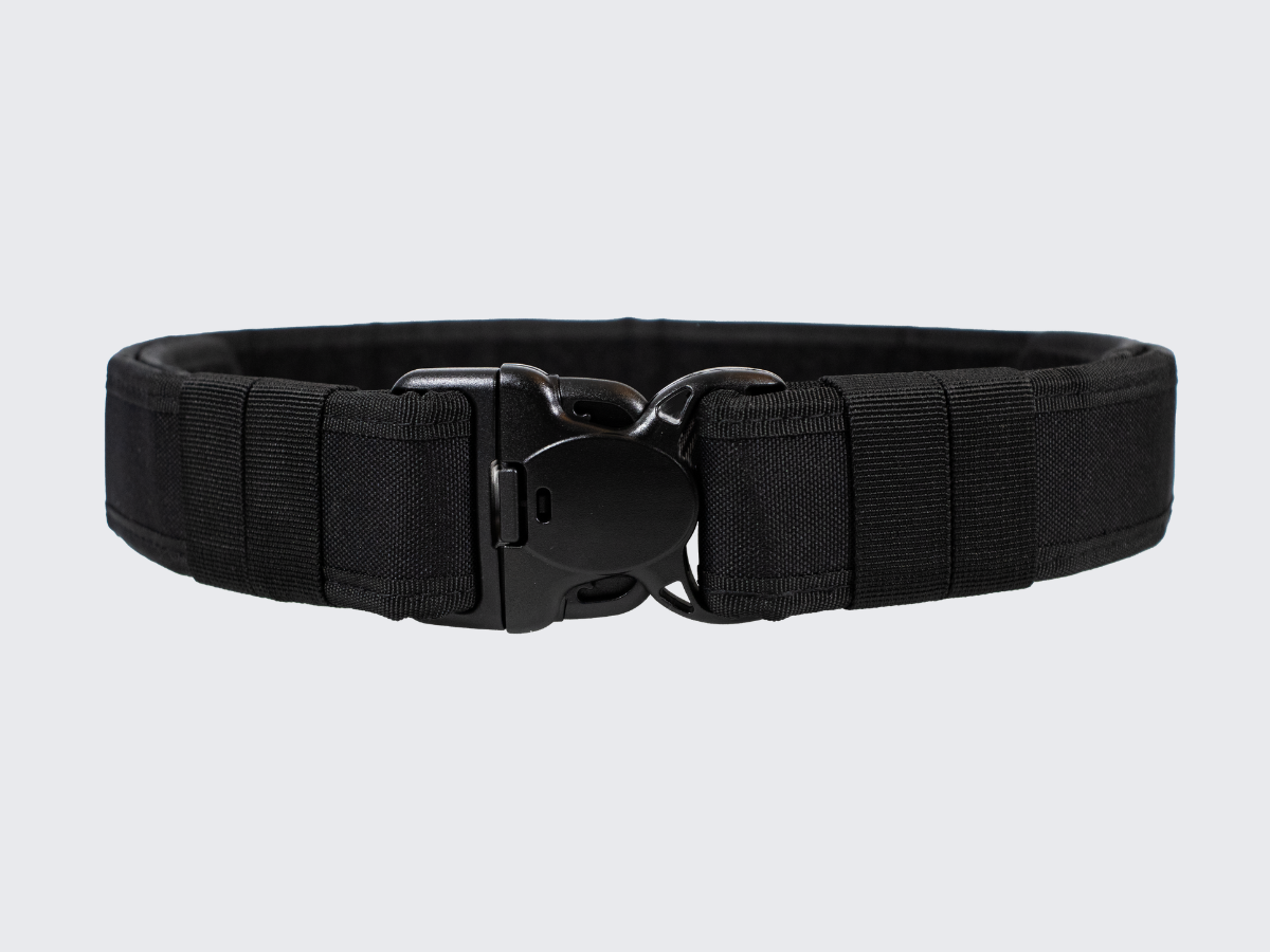 Musta ammattikäyttöön suunniteltu 50 mm leveä jäykkä varustevyö. Black, a 50 mm wide rigid equipment belt designed for professional use.
