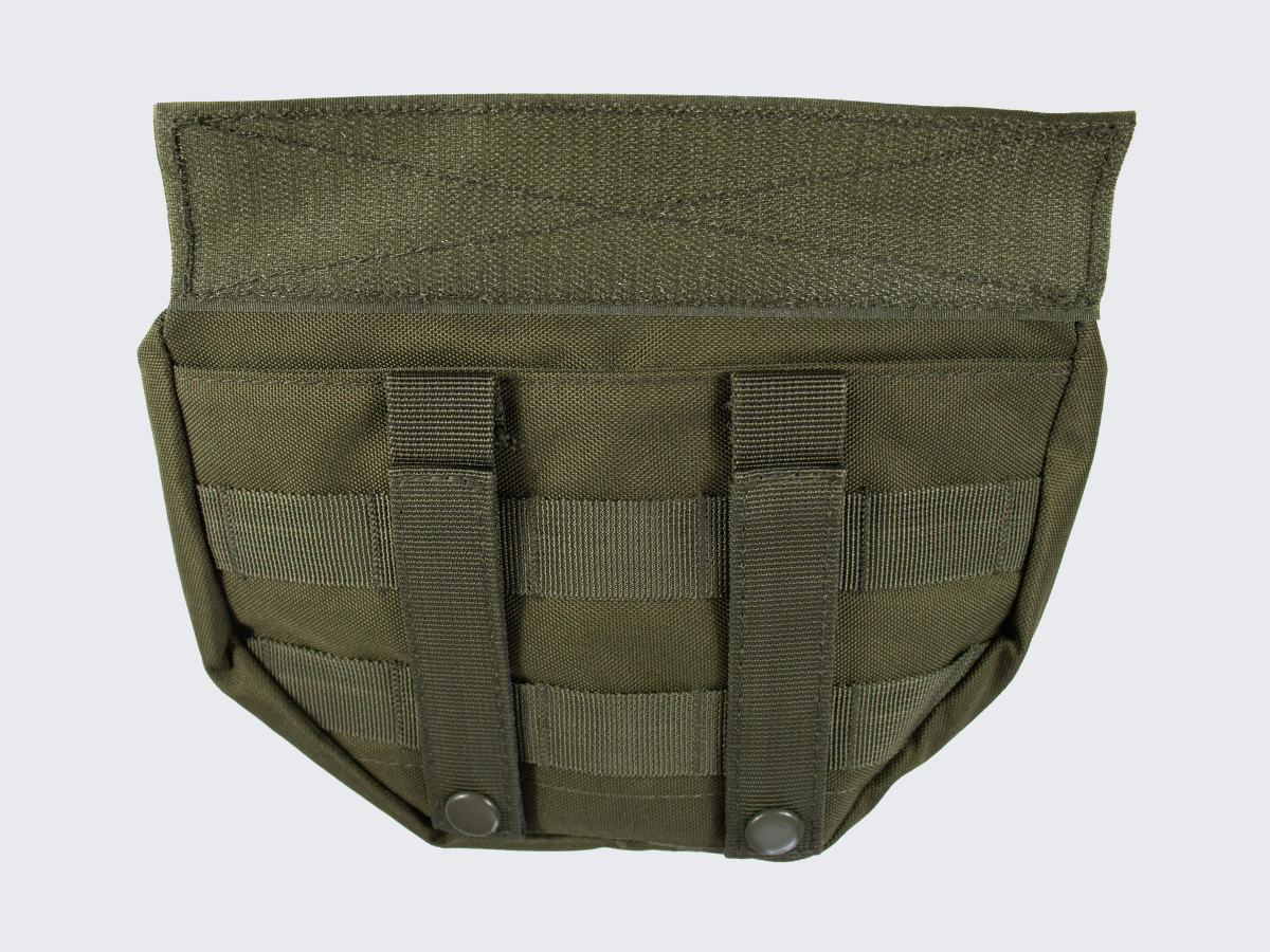 OD vihreä Plate carrierin tai varusteliivin alareunan tarranauharakenteisiin kiinnitettävä riippuva taktinen yleistasku. OD green tactical general-purpose bag that can be attached to the lower hook-and-loop structure of a plate carrier or tactical vest.