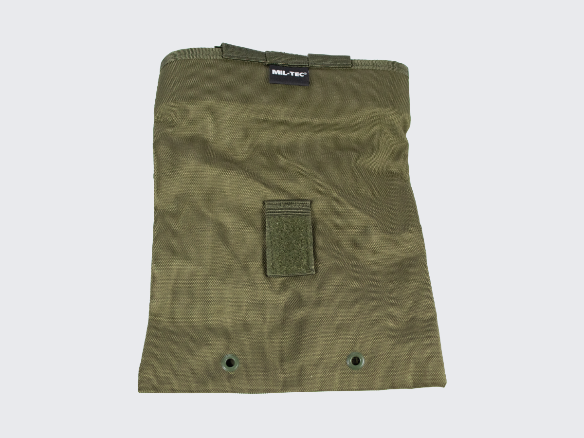 Kevyt ja kestävä, polyesteristä valmistettu oliivin värinen MIL-TECin dumppipussi ampumaradalle tai metsälle. Lightweight and durable olive color dump pouch by MIL-TEC® for the shooting range or hunting.