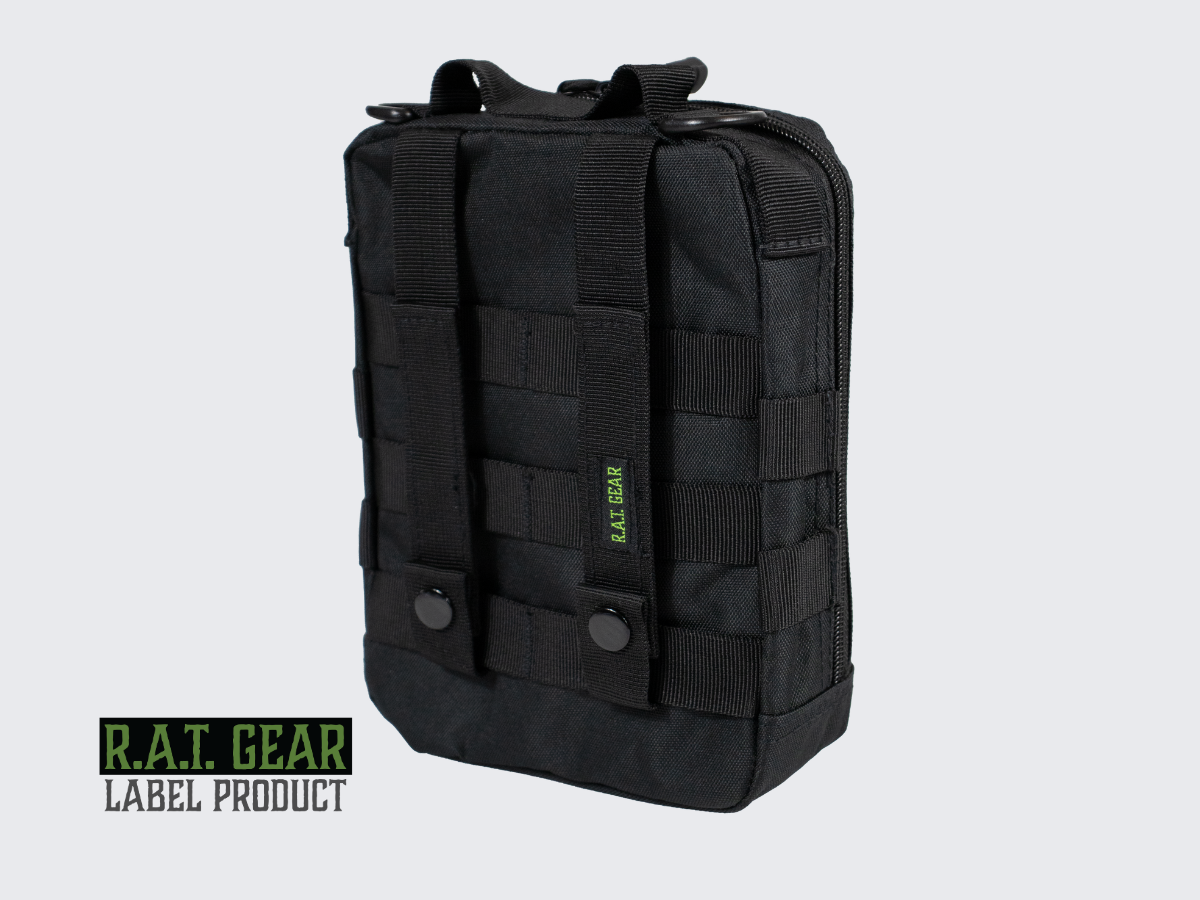 Musta MOLLE yhteensopiva ensiapulaukku kantolaitteiden PALS nauhoittuksiin. Svart MOLLE-kompatibel första hjälpen-väska för PALS-band på bärenheter. Black MOLLE compatible first aid bag for PALS strapping on carrier devices.