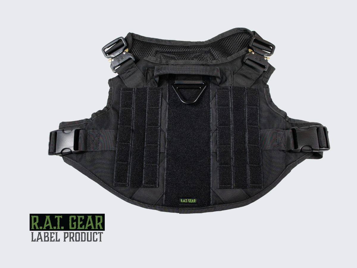 Taktiset mustat Heavy Duty koiran valjaat monipuolisilla säädöillä. Tactical black Heavy Duty dog harness with multiple adjustments.