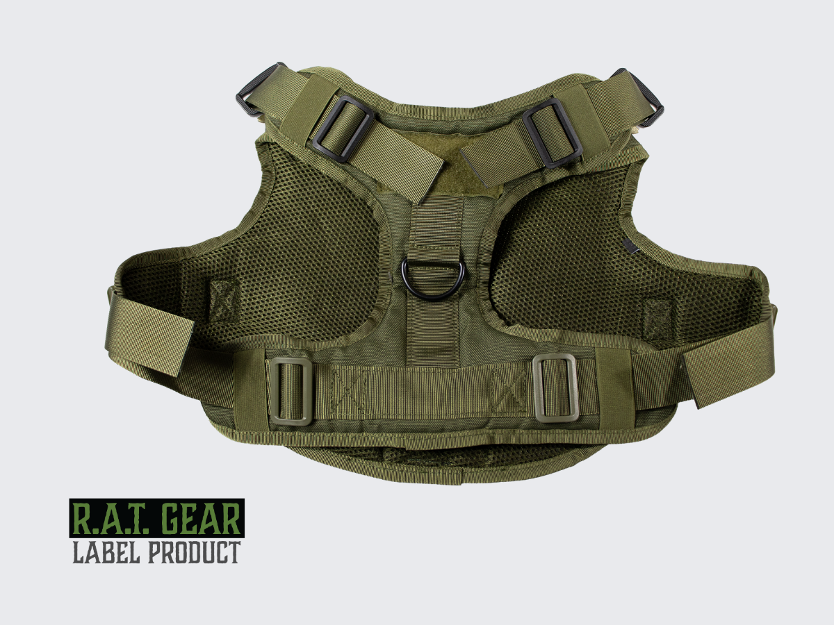 Taktiset vihreät Heavy Duty koiran valjaat monipuolisilla säädöillä. Tactical green Heavy Duty dog harness with multiple adjustments.