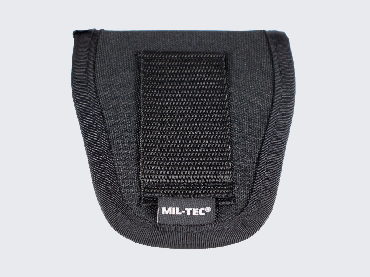 Tukeva ja kevyt käsirautakotelo vartijoille ja järjestyksenvalvojille varustevyölle. Sturdy and lightweight handcuff case for security guards and security personnel equipment belt.
