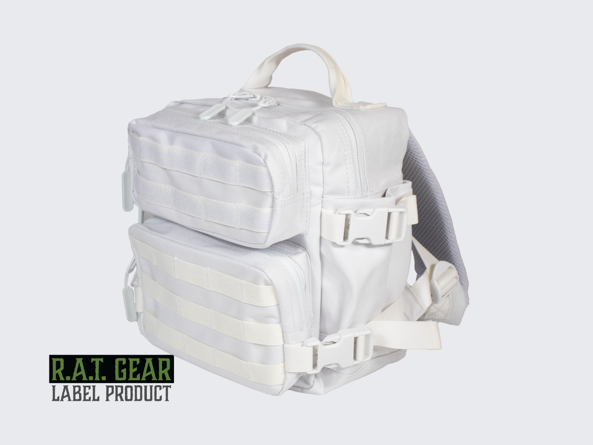 Valkoinen MOlle yhteensopiva taktinen Prinsessa reppu. Vit MOLLE-kompatibel taktisk Prinsessa ryggsäck. White MOLLE-compatible tactical Princess backpack.