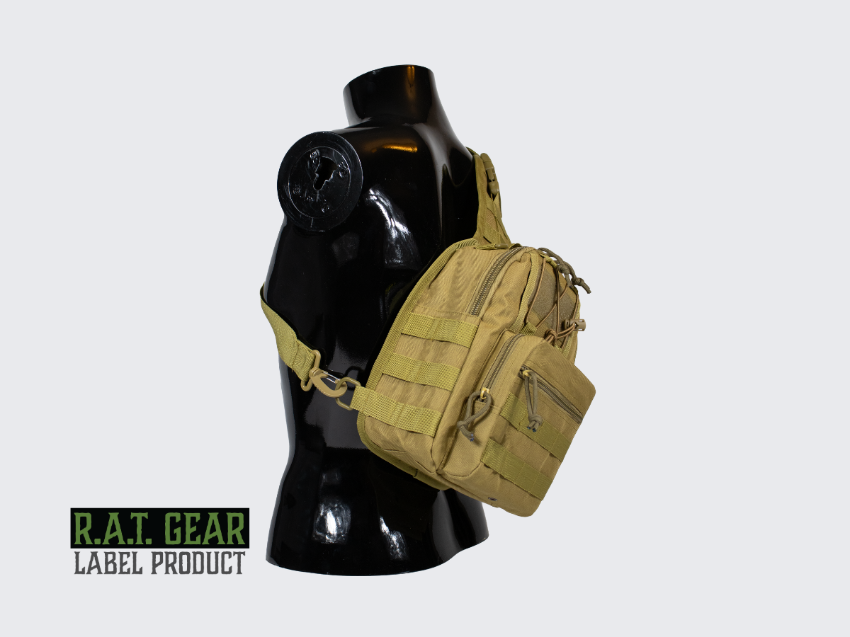 Hiekan värinen pienikokoinen 6 litran olkareppu jokapäiväiseen käyttöön. Tan colored compact 6 liter sling bag for everyday use.