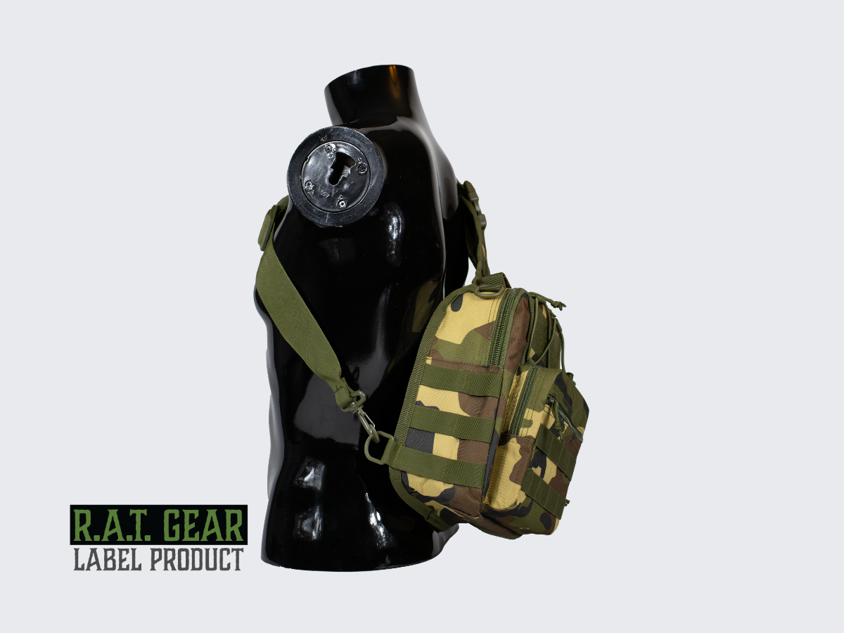 Woodland kuvioinen pienikokoinen 6 litran olkareppu jokapäiväiseen käyttöön. Woodland pattern compact 6 liter sling bag for everyday use.