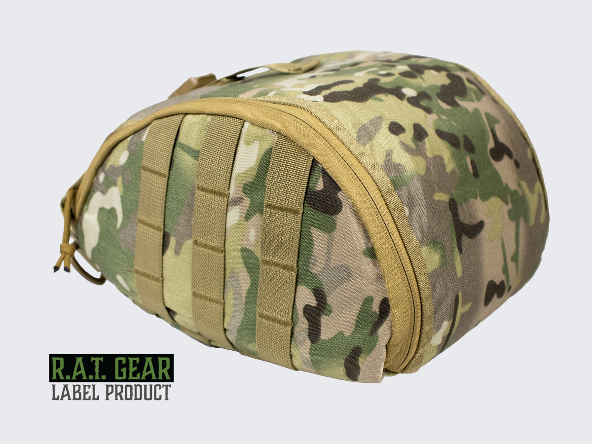 Tilava ja kestävä Camo kuvioinen pehmustettu taktinen kypärälaukku MOLLE-kiinnityksellä PALS nauhoitukseen. Spacious and durable Camo pattern padded tactical helmet bag with MOLLE attachment for PALS lacing.