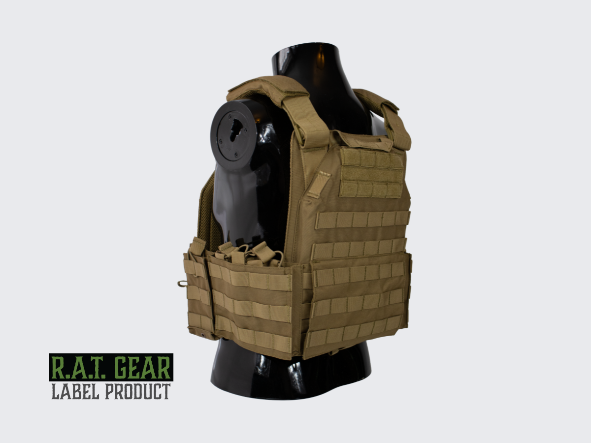 Monipuoliset ja kestävät MOLLE ja PALS yhteensopivat Plate Carrier VT-3 hiekan väriset taisteluliivit. Versatile and durable MOLLE and PALS compatible Plate Carrier VT-3 tan colored combat vest.