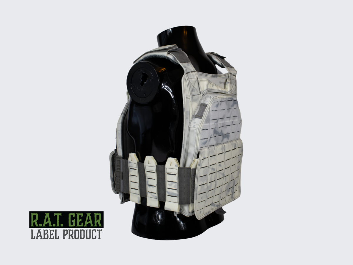 Monipuoliset ja kestävät MOLLE ja PALS yhteensopivat CORDURA® Snow Camo Plate Carrier VT-B taisteluliivit. Versatile and durable MOLLE and PALS compatible CORDURA® Snow Camo Plate Carrier VT-B combat vests.