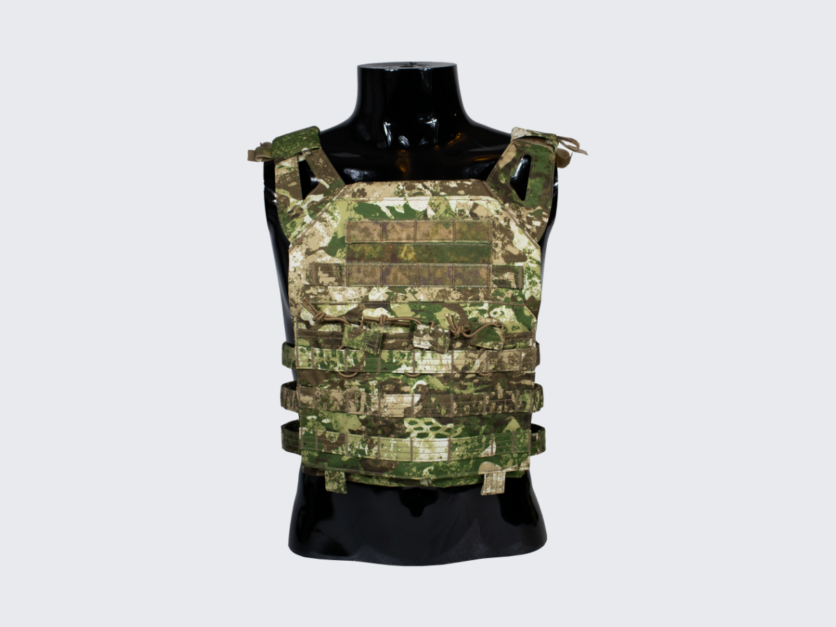 Jämäkkä ja kestävä Plate Carrier modernilla Phantomleaf®in WASP I Z2 kuviolla. Sturdy and Durable Plate Carrier with modern Phantomleaf® WASP I Z2 pattern.