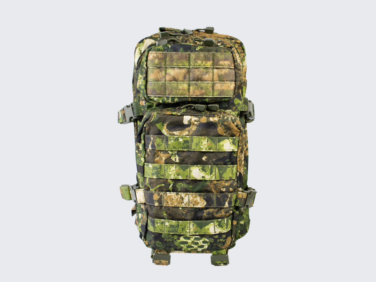 Pienikokoinen mutta monipuolinen reppu PALS nauhoituksilla, useilla erilaisilla lokeroilla, olkahihnoilla ja vyötärökiinnikkeellä Phantomleaf® WASP I Z3A kuosilla. Compact but versatile backpack with PALS lacing, several different compartments, shoulder straps and waist attachment in Phantomleaf® WASP I Z3A pattern.