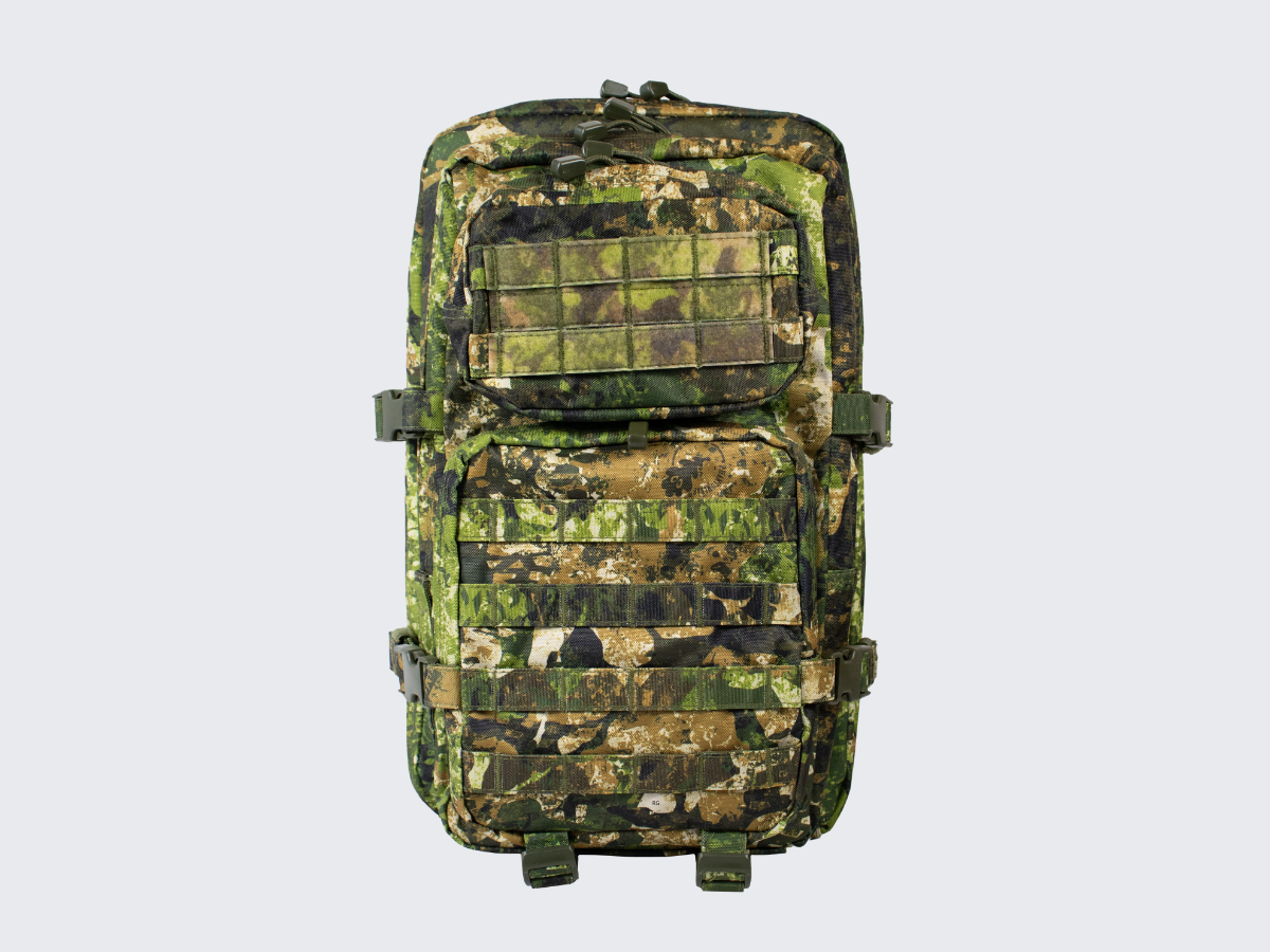 Tilava ja monipuolinen reppu PALS nauhoituksilla, useilla erilaisilla lokeroilla, olkahihnoilla ja vyötärökiinnikkeellä Phantomleaf® WASP I Z3A kuosilla. Very versatile backpack with PALS lacing, several different compartments, shoulder straps and waist attachment in Phantomleaf® WASP I Z3A pattern.