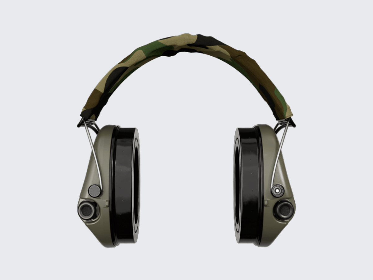 Vihreät Sordin Supreme Pro-X LED Gel aktiiviset kuulosuojaimet Camo kuvioisella pääpannalla. Green Sordin Supreme Pro-X LED Gel active hearing protectors with Camo pattern headband.