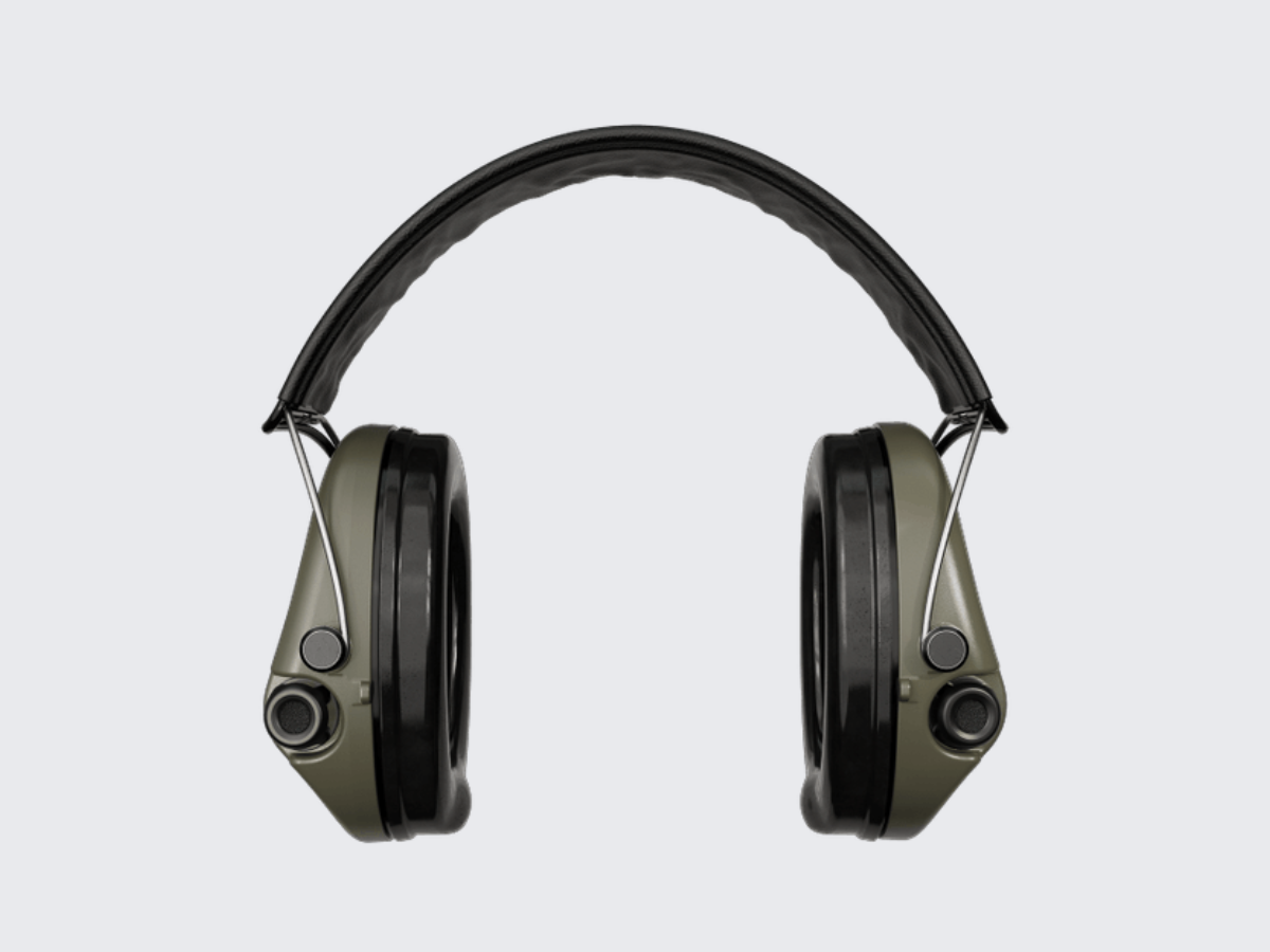 Vihreät Sordin Supreme Pro 1.1 aktiivi kuulosuojaimet mustalla pääpannalla. Green Sordin Supreme Pro 1.1 active hearing protection with black headband.