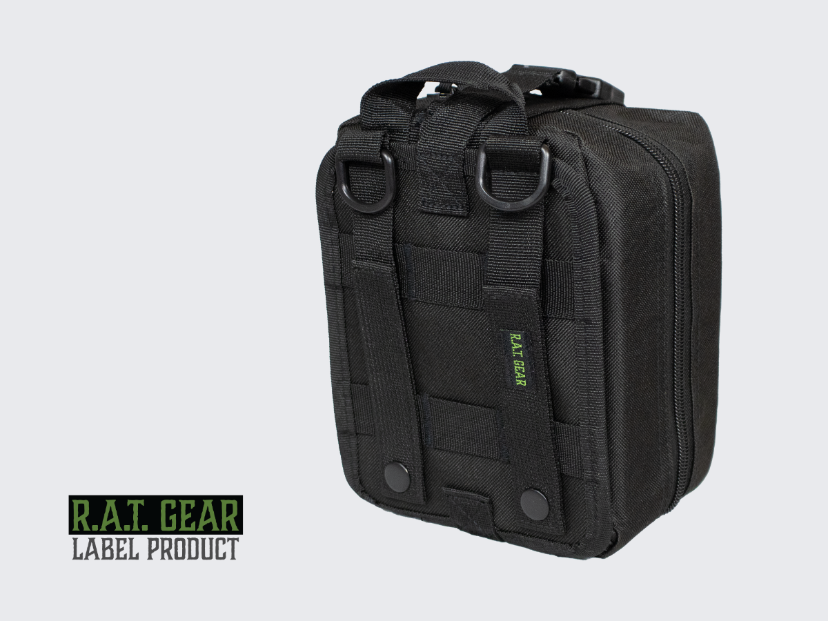 Musta taktinen MOLLE ensiapulaukku tärkeimmille ensiaputarvikkeille joita tulet ikinä tarvitsemaan. Black tactical MOLLE First Aid Bag for the most important first aid supplies you will ever need.
