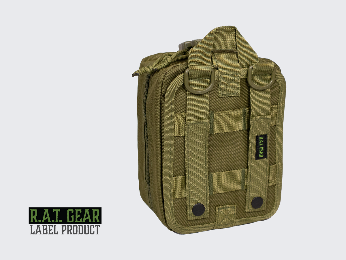 Vihreä taktinen MOLLE ensiapulaukku tärkeimmille ensiaputarvikkeille joita tulet ikinä tarvitsemaan. Green tactical MOLLE First Aid Bag for the most important first aid supplies you will ever need.
