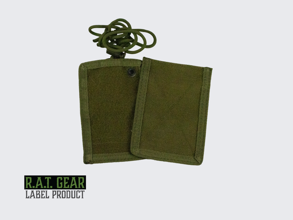 Taktinen kaulassa pidettävä korttitasku esimerkiksi henkilökorteille, pankki- ja luottokorteille. Tactical ID card pouch around the neck for e.g. identity cards, bank and credit cards.