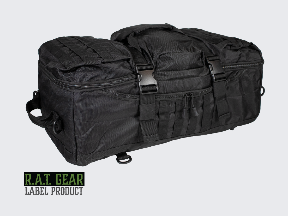 Musta monipuolinen ja muunneltava treenikassi / reppu. Svart, mångsidig och anpassningsbar träningsväska / ryggsäck. Black versatile and customizable training bag / backpack.