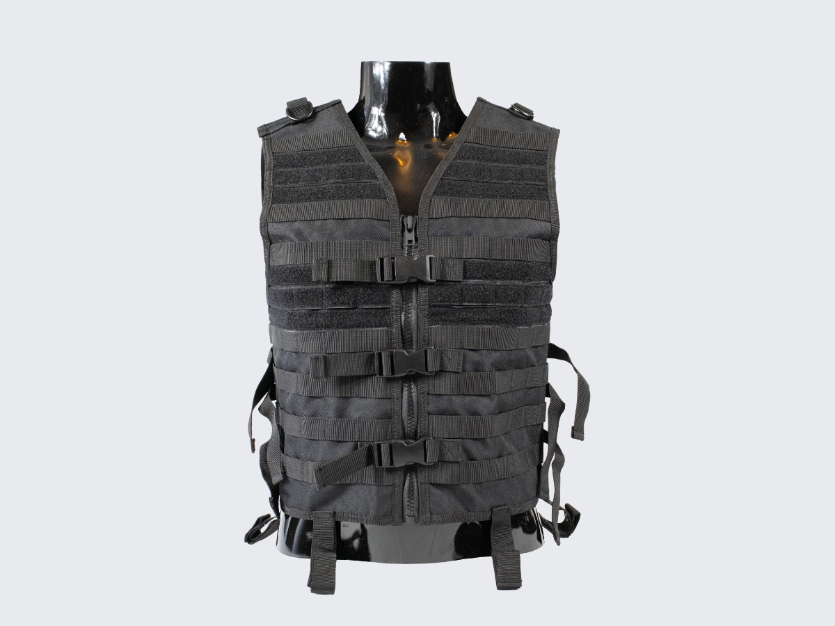 Musta taktinen varusteliivi PALS nauhoituksilla, Hook & Loop paneeleilla ja monipuolisilla säätömahdollisuuksilla. Black tactical equipment vest with PALS lacing, Hook & Loop panels and versatile adjustment options.