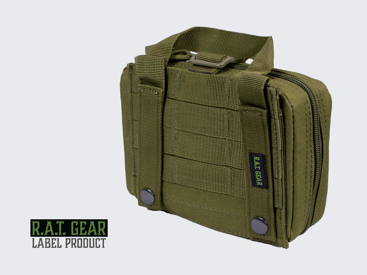 Vihreä RG-12 taktinen varustetasku irrotettavalla takapaneelilla ja monipuolisilla sisäpuolen kiinnitysahdollisuuksilla. Green RG-12 tactical gear pouch with removable back panel and versatile interior attachment options.