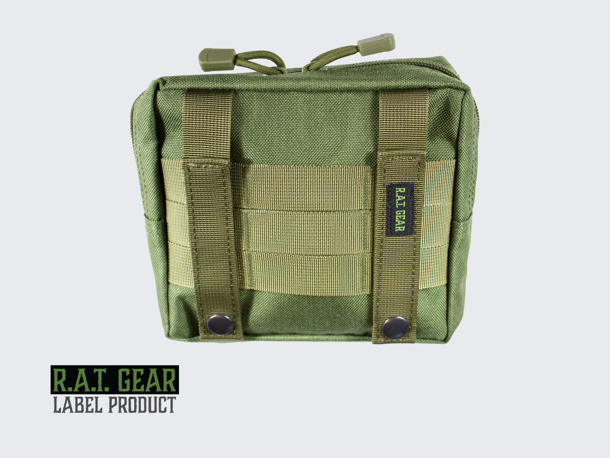 Vihreä varustetasku RG-14. Kiinnitys helposti ja nopeasti PALS-nauhoitukseen kahdella MOLLE-hihnalla. Green tactical pouch RG-14. Easy and quick attachment to PALS strapping with two MOLLE straps.