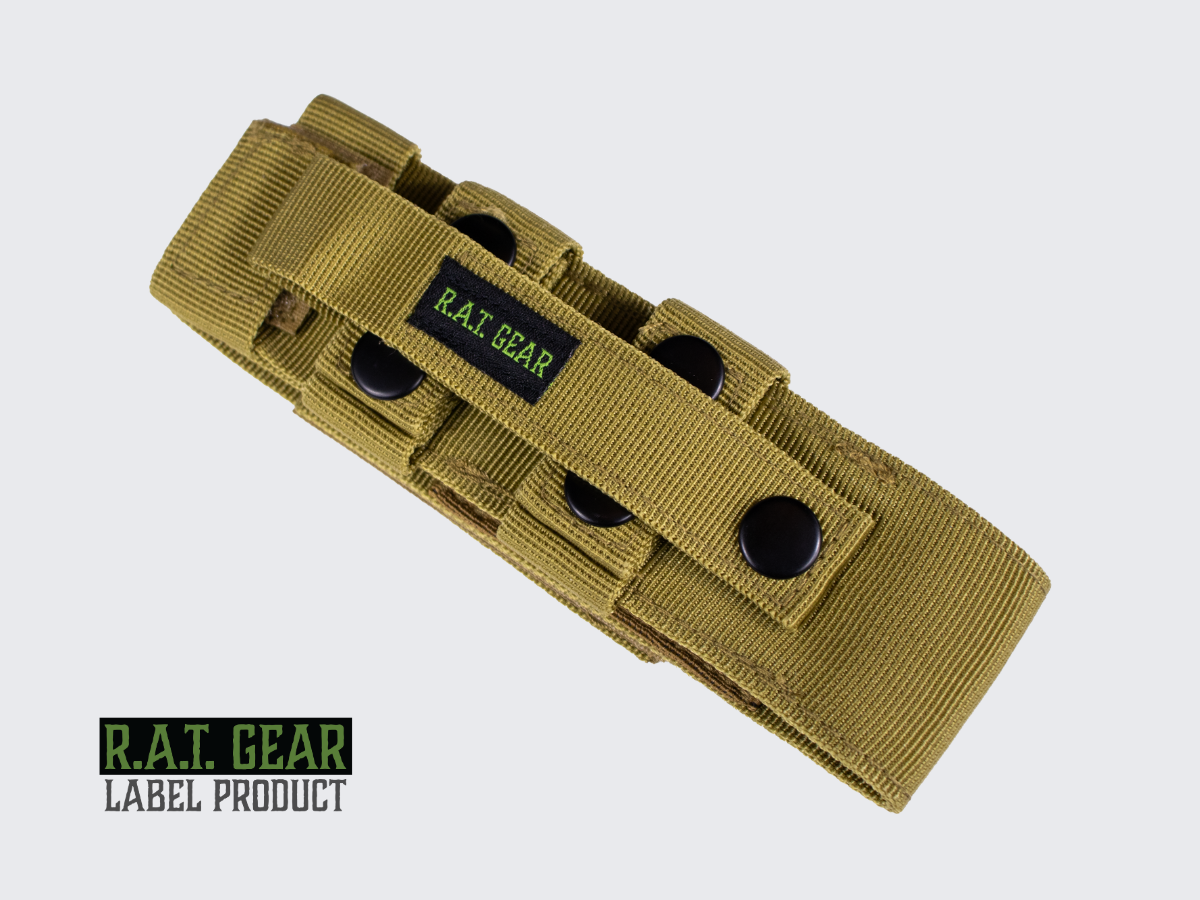 Tan värinen Tourniquet kiristyssiteelle tarkoitettu taktinen varustetasku. Tan colored tactical equipment pouch designed for a tourniquet.