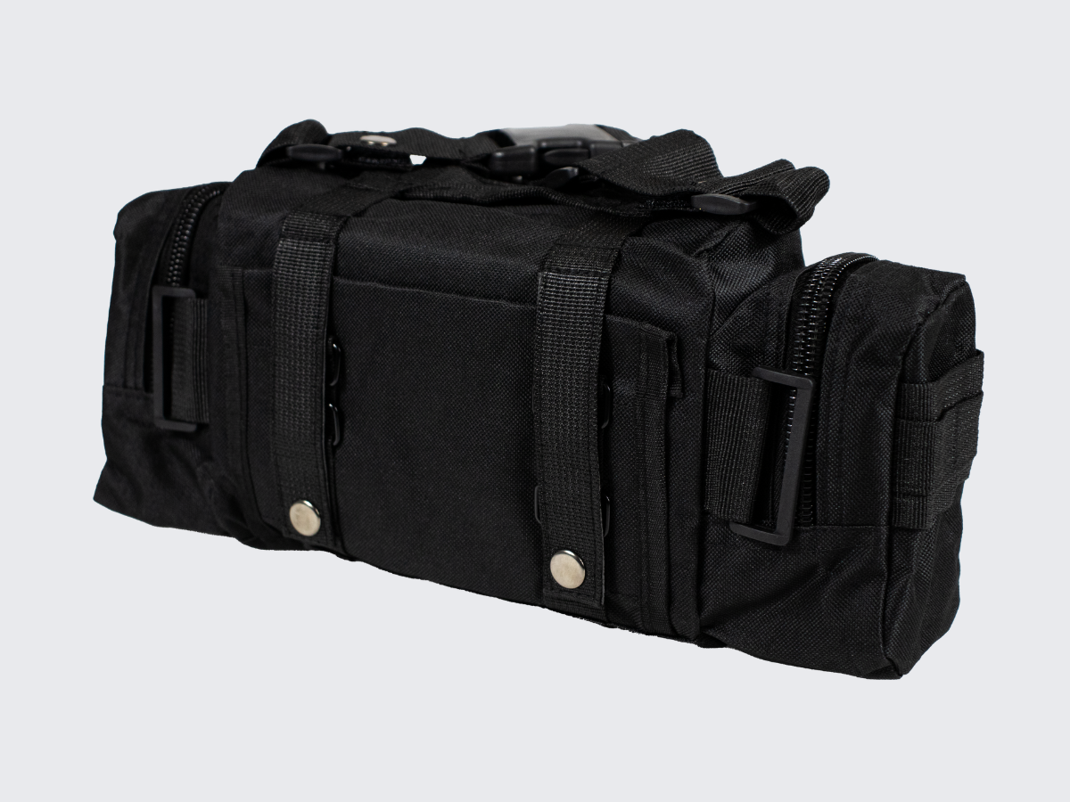 Kevyt ja pieneen tilaan mahtuva musta vyölaukku / olkalaukku / varustetasku. En lätt och kompakt svart midjeväska / axelväska / utrustningsficka. A lightweight and compact black waist bag / shoulder bag / tactical pouch.