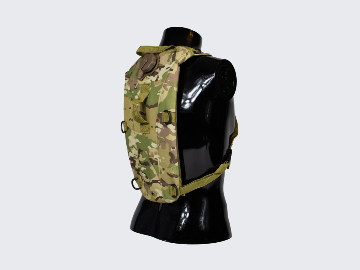 Kevyt, hinta / laatusuhteeltaan erinomainen Camo kuvioinen Juomareppu TANK 2.5 retkeilyyn ja harrastuksiin 2,5 litran juomarakolla. Lightweight, excellent price/quality ratio Camo pattern hydration backpack TANK 2.5 for camping and hobbies with 2,5 liter water bladder.
