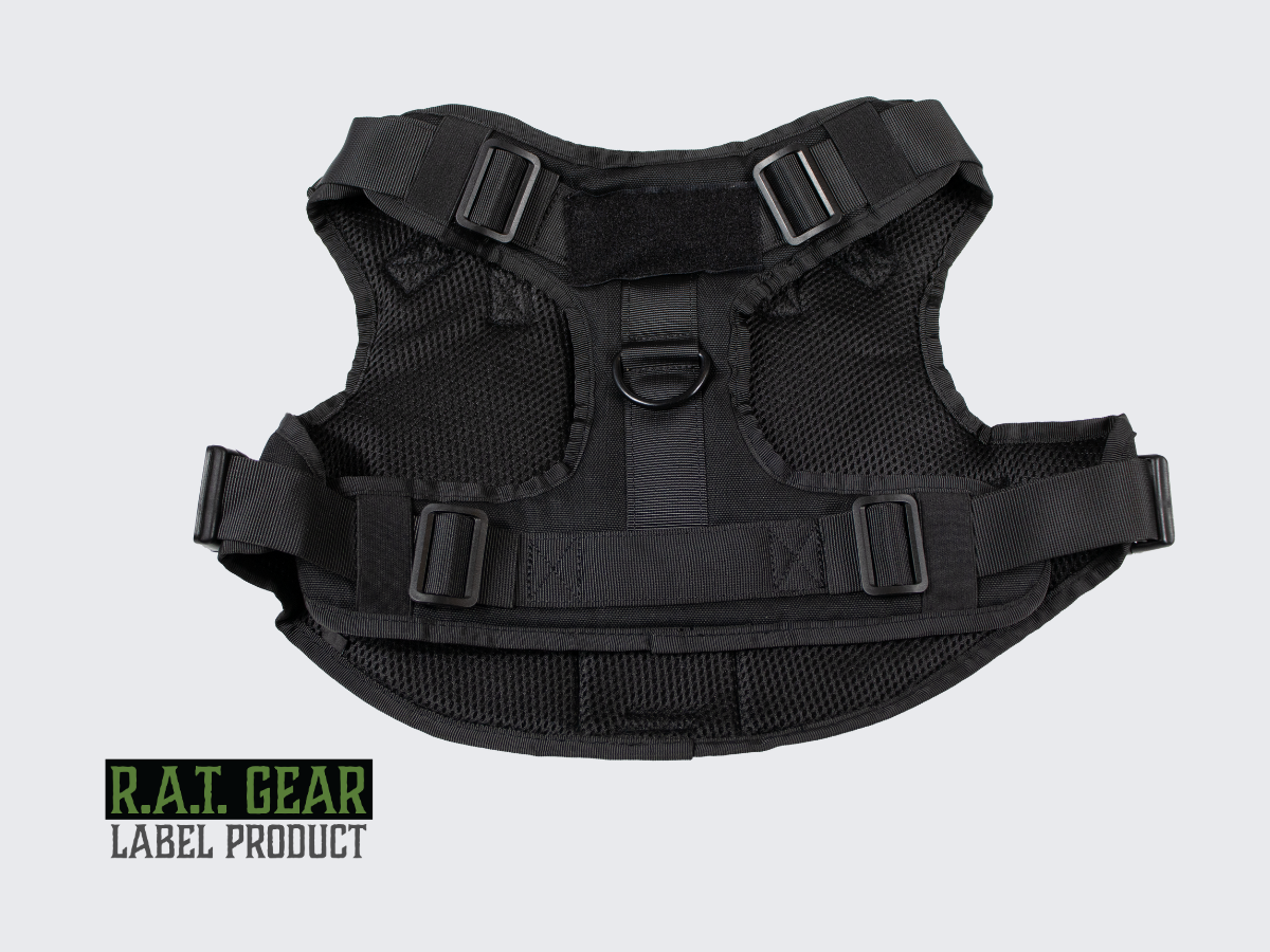 Taktiset mustat Heavy Duty koiran valjaat monipuolisilla säädöillä. Tactical black Heavy Duty dog harness with multiple adjustments.