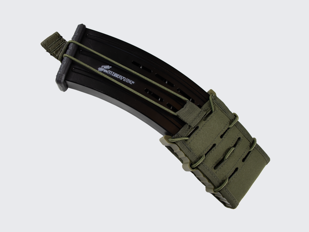 Vihreä lipastasku AR-15 / M4 / 5.56 / 7.62 tai lipashaulikon lippaille. Green magazine pouch suitable for AR-15 / M4 / 5.56 / 7.62 rifle magazines or shotgun magazines.