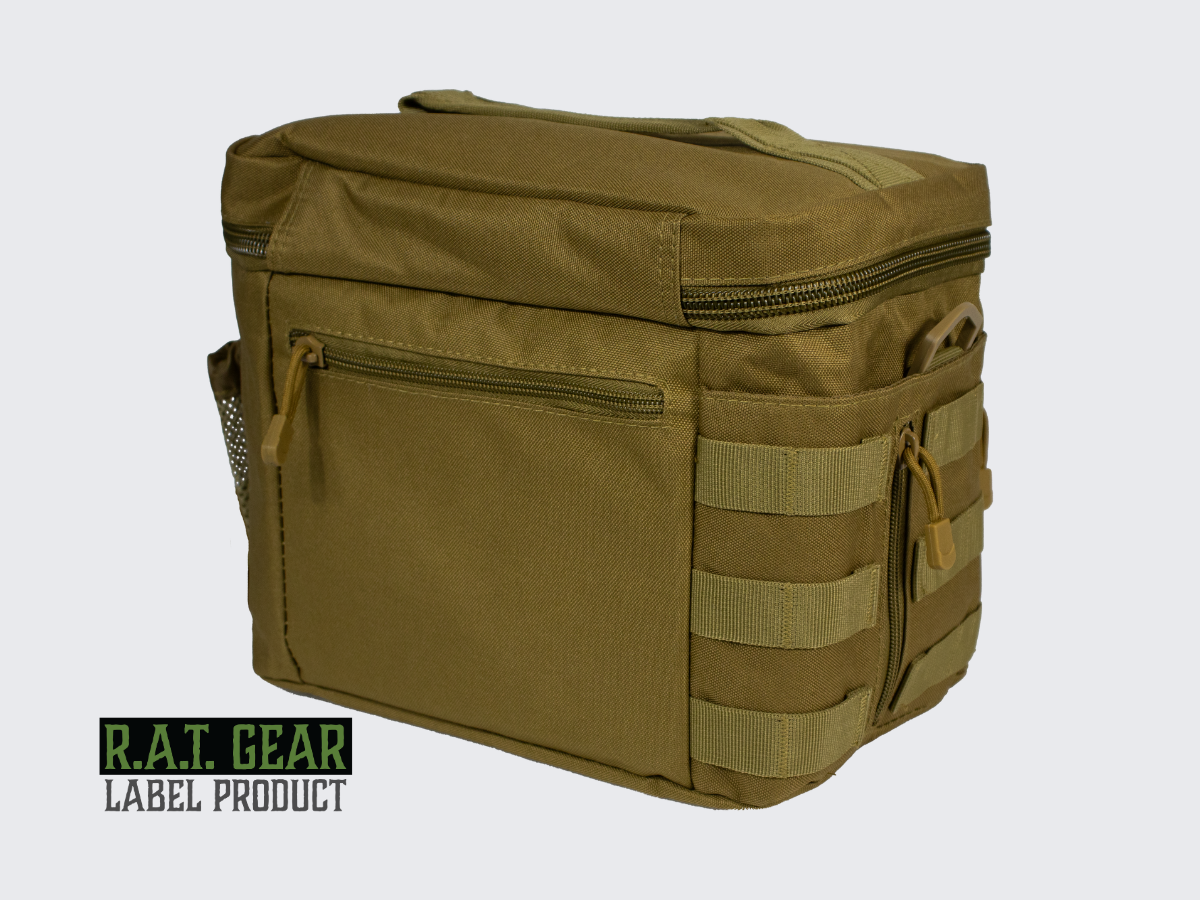 Kojootin ruskea lämpöeristetty MOLLE yhteensopiva 10 litran R.A.T. GEAR eväslaukku. Coyote brun isolerad MOLLE-kompatibel 10-liters R.A.T. GEAR matväska. Coyote brown Insulated MOLLE-Compatible 10-Liter R.A.T. GEAR Lunch Bag.