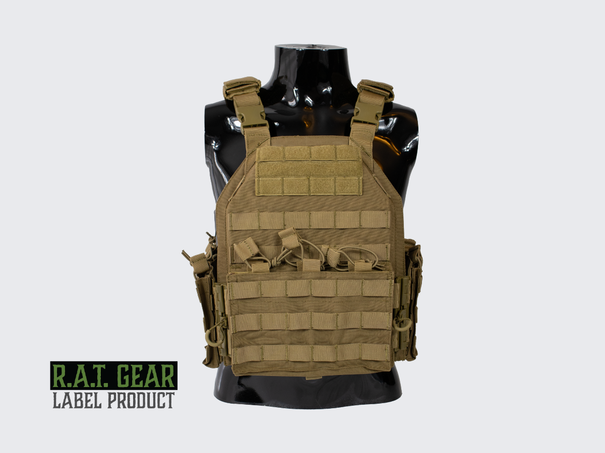 Monipuoliset ja kestävät MOLLE ja PALS yhteensopivat Plate Carrier VT-3 hiekan väriset taisteluliivit. Versatile and durable MOLLE and PALS compatible Plate Carrier VT-3 tan colored combat vest.